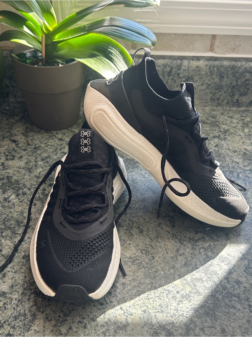 Under Armour Phantom 4 Men’s Black & White Athletic Running Shoes